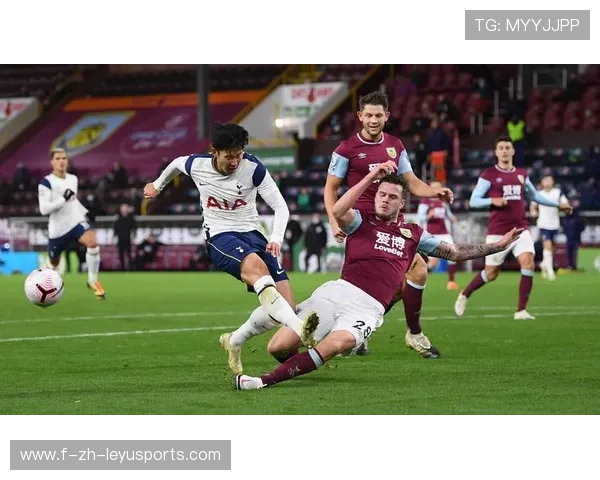 切尔西边路换位频繁,前场创造力增强