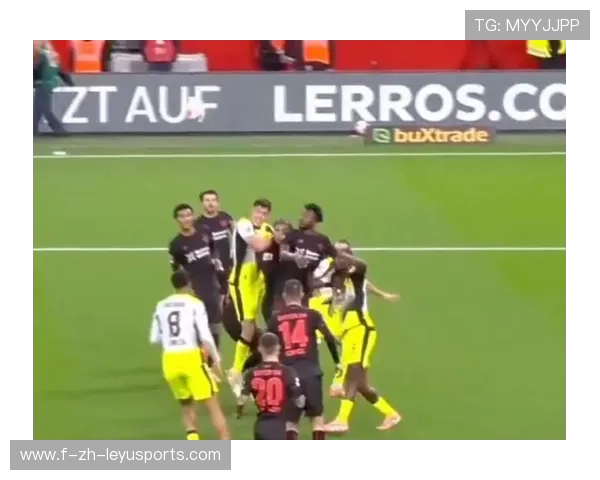 塞维利亚—恩内斯里门前抢点头球破门 塞维利亚—恩内斯里门前抢点头球破门